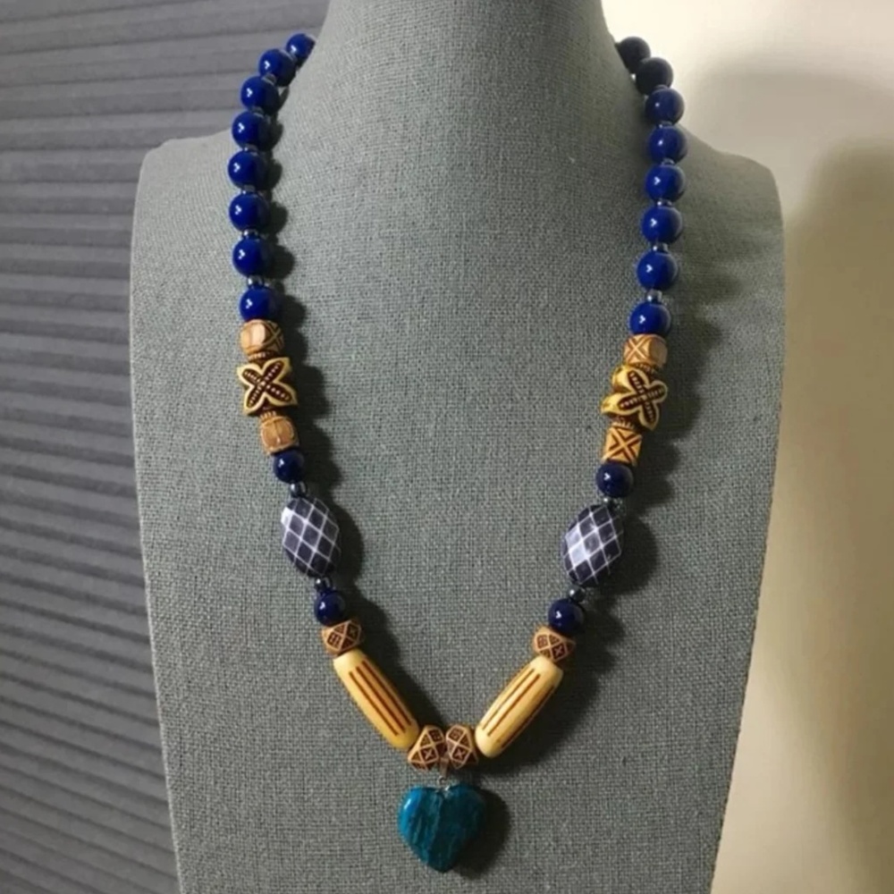 3/$25 ** Blue n Brown beads w gemstone pendant